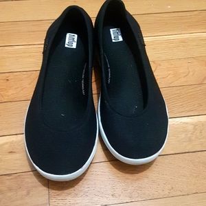 Size 10 black flats brand: Fitflop